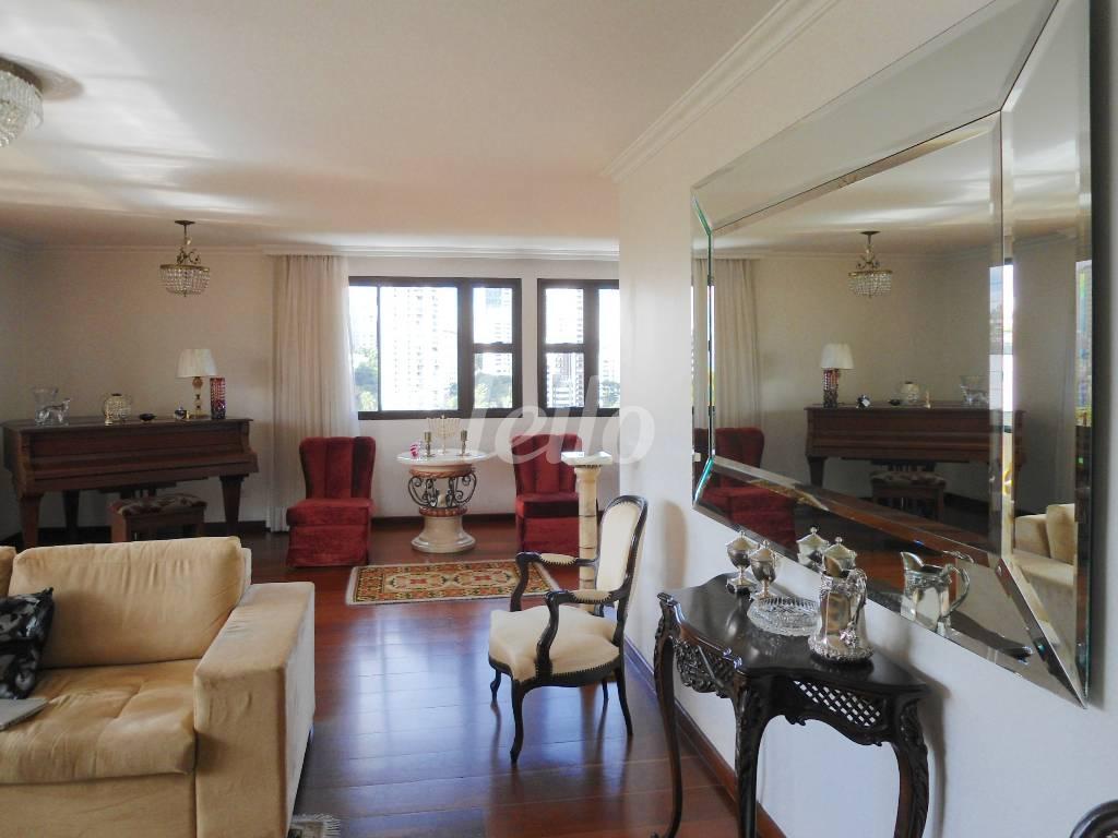 LIVING de Apartamento à venda, Padrão com 180 m², 3 quartos e 2 vagas em Perdizes - São Paulo