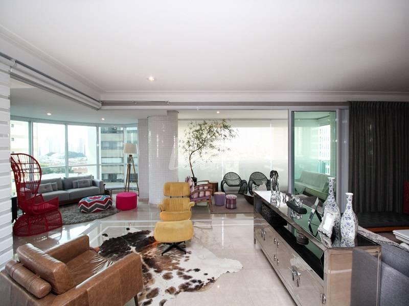 SALA de Apartamento à venda, Padrão com 335 m², 4 quartos e 5 vagas em Vila Regente Feijó - São Paulo