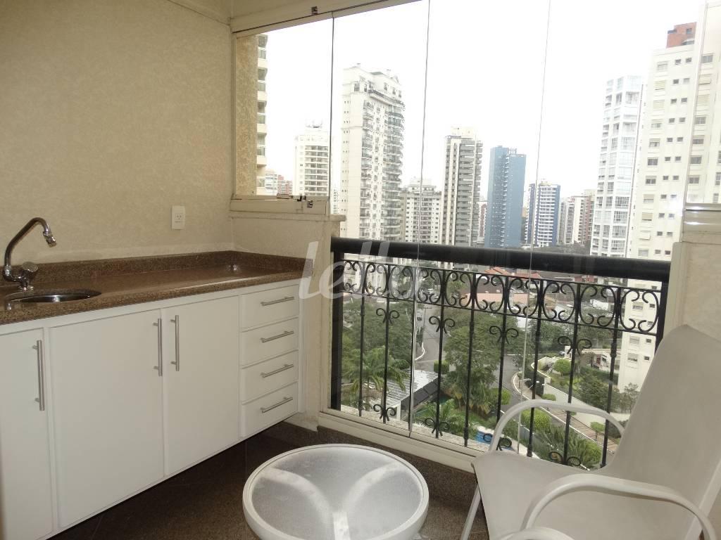 VARANDA de Apartamento à venda, Padrão com 210 m², 4 quartos e 4 vagas em Jardim Vila Mariana - São Paulo