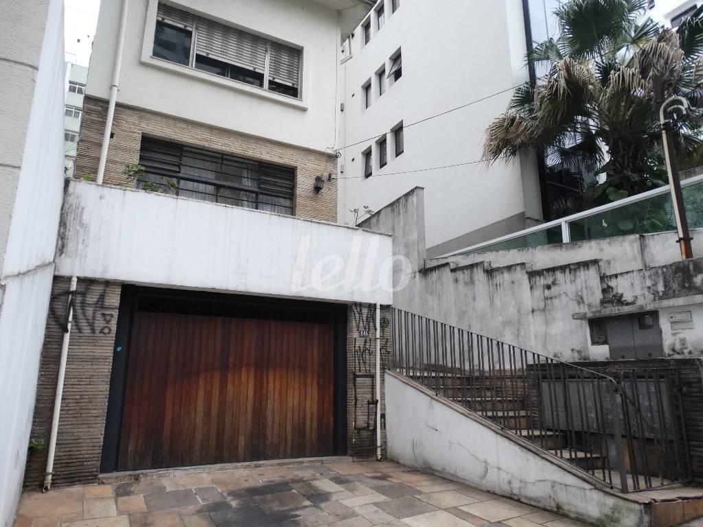 FACHADA de Casa para alugar, sobrado com 300 m², 3 quartos e 3 vagas em Jardim Paulista - São Paulo