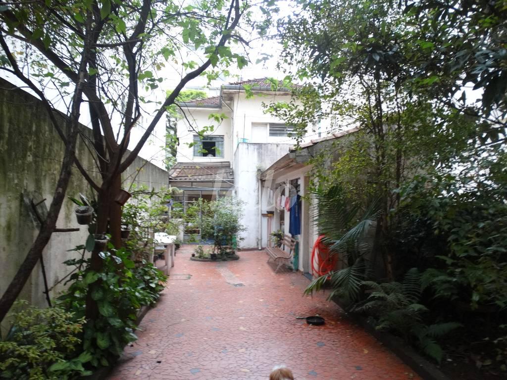 QUINTAL de Casa para alugar, sobrado com 300 m², 3 quartos e 3 vagas em Jardim Paulista - São Paulo