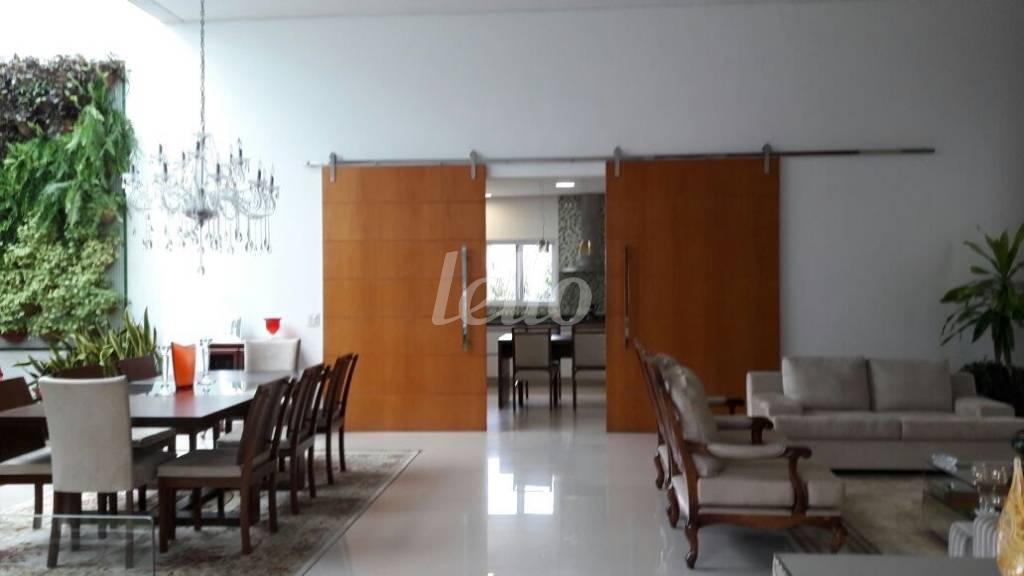 SALA de Casa à venda, sobrado com 660 m², 4 quartos e 6 vagas em Condominio Arujá 5 - Arujá