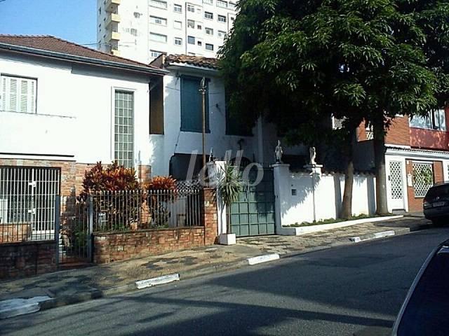FRENTE DA CASA de Casa à venda, sobrado com 1000 m², 4 quartos e 6 vagas em Aclimação - São Paulo