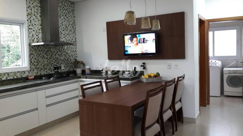 COZINHA de Casa à venda, sobrado com 660 m², 4 quartos e 6 vagas em Condominio Arujá 5 - Arujá