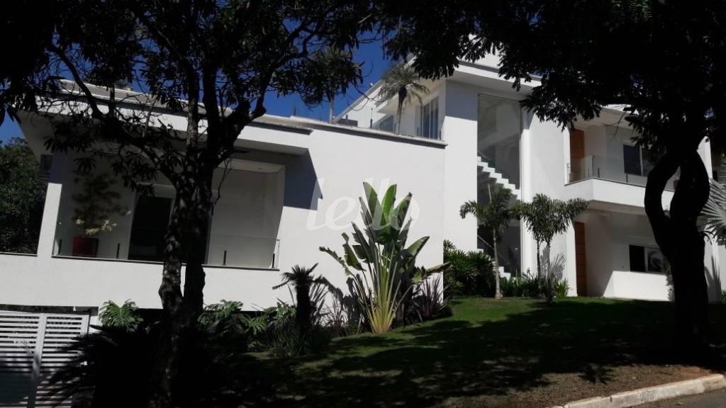 FACHADA de Casa à venda, sobrado com 660 m², 4 quartos e 6 vagas em Condominio Arujá 5 - Arujá