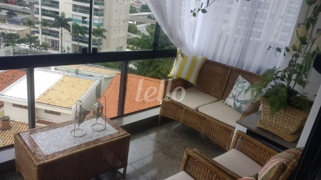 SACADA de Apartamento à venda, Padrão com 280 m², 4 quartos e 4 vagas em Jardim Avelino - São Paulo