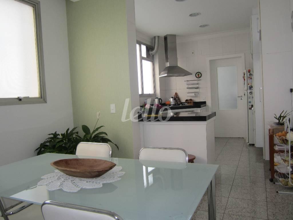 COZINHA de Apartamento à venda, Padrão com 234 m², 3 quartos e 3 vagas em Higienópolis - São Paulo