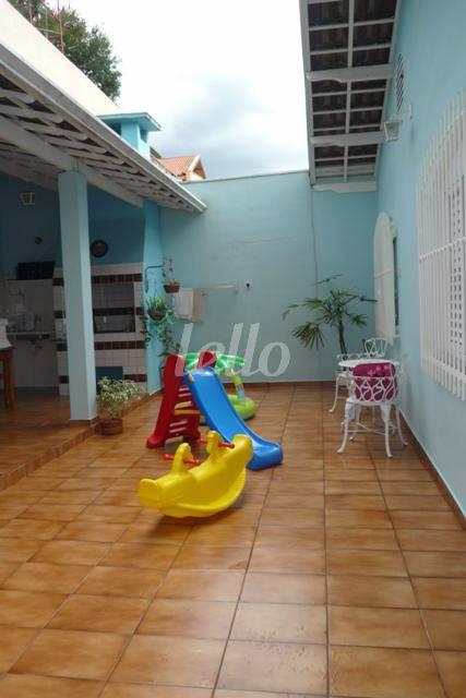 QUINTAL de Casa à venda, sobrado com 235 m², 4 quartos e 4 vagas em Jardim da Fonte - Jundiaí