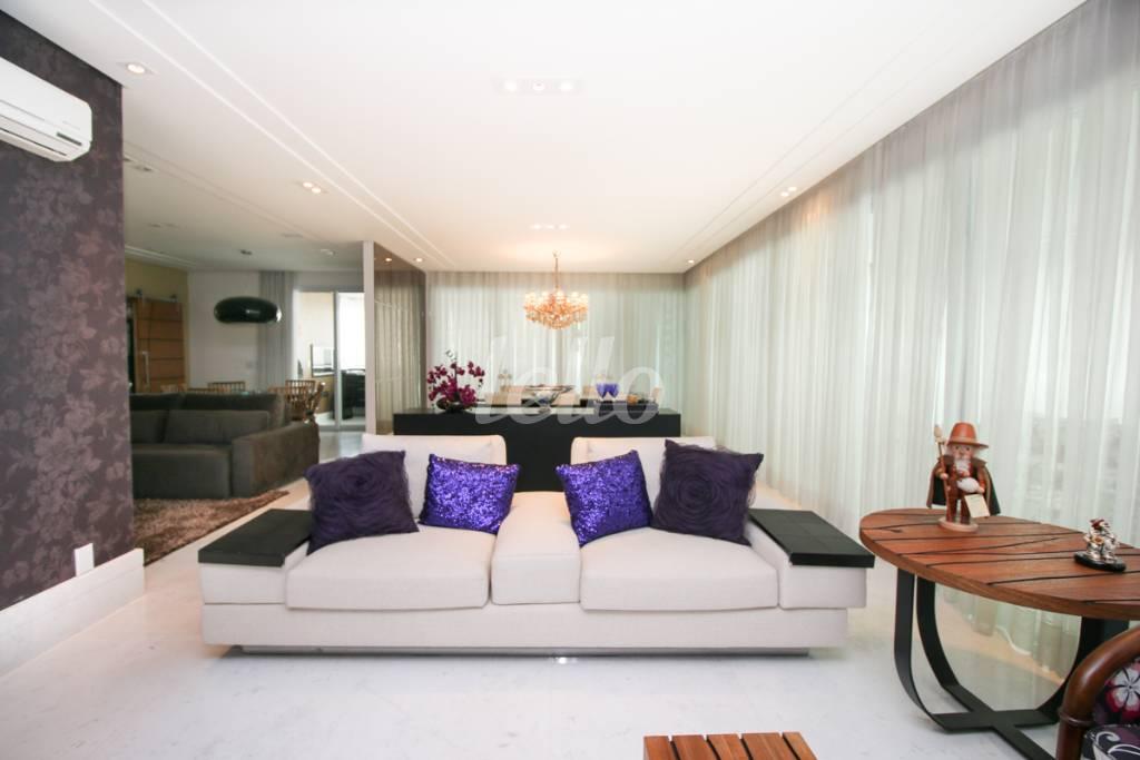 LIVING de Apartamento à venda, Padrão com 335 m², 3 quartos e 5 vagas em Vila Regente Feijó - São Paulo