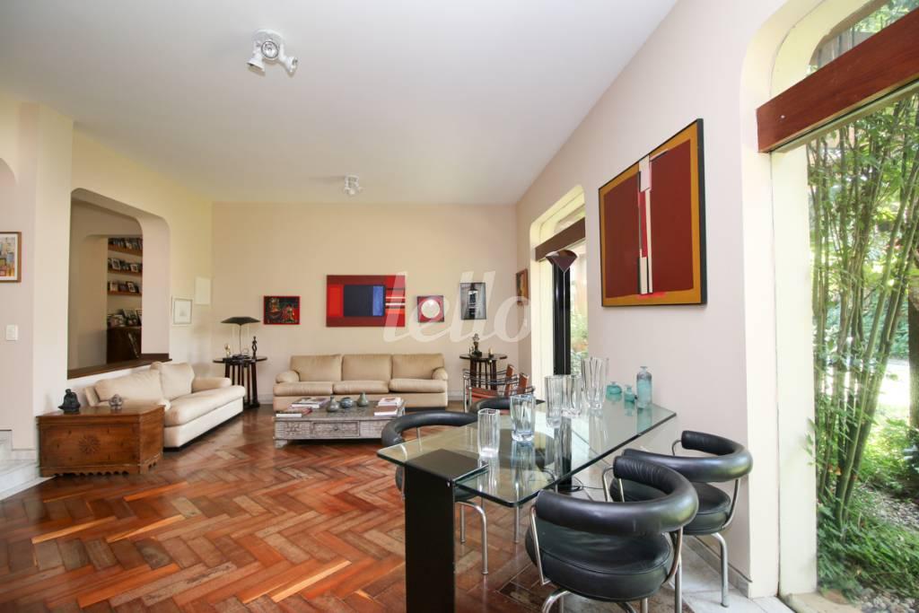 LIVING de Casa à venda, sobrado com 487 m², 4 quartos e 4 vagas em Vila Ida - São Paulo