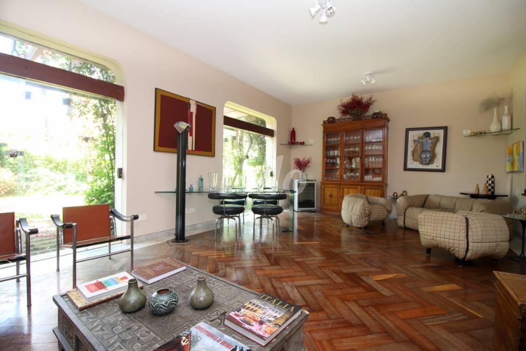 LIVING de Casa à venda, sobrado com 487 m², 4 quartos e 4 vagas em Vila Ida - São Paulo
