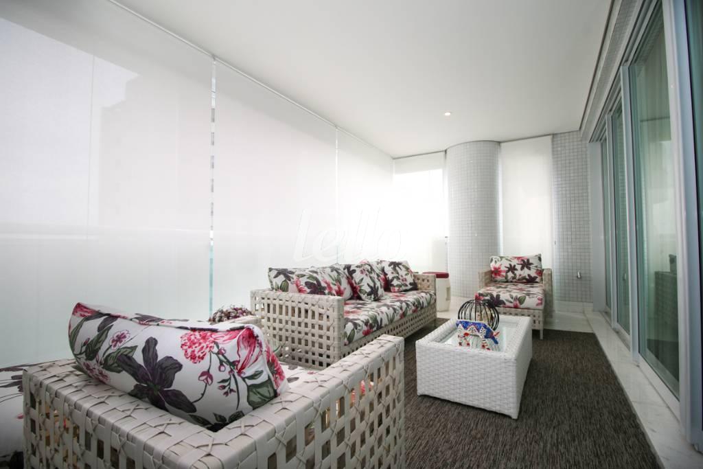 VARANDA de Apartamento à venda, Padrão com 335 m², 3 quartos e 5 vagas em Vila Regente Feijó - São Paulo