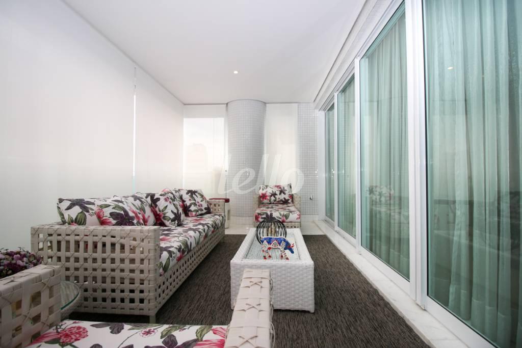 VARANDA de Apartamento à venda, Padrão com 335 m², 3 quartos e 5 vagas em Vila Regente Feijó - São Paulo