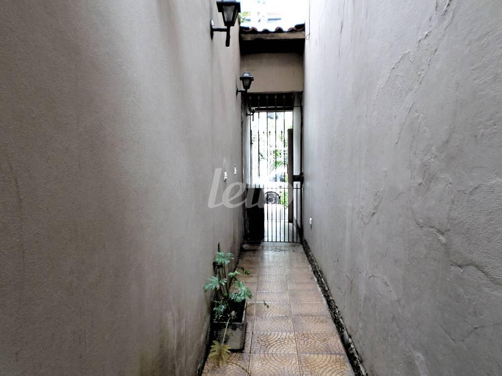CORREDOR LATERAL de Casa à venda, sobrado com 170 m², 3 quartos e 3 vagas em Vila Pompeia - São Paulo