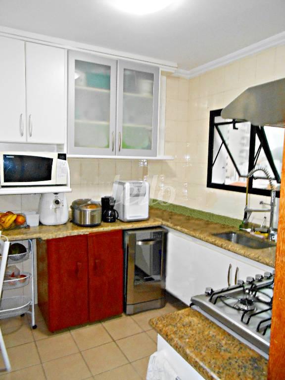 COZINHA de Apartamento à venda, Padrão com 155 m², 4 quartos e 2 vagas em Vila Bastos - Santo André