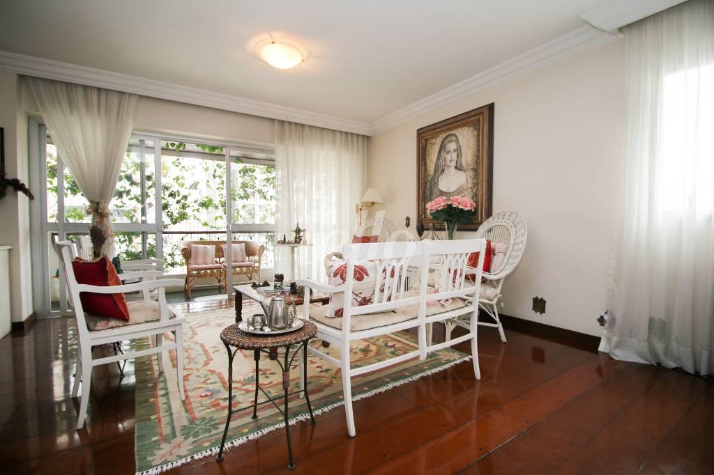 SALA TRÊS AMBIENTES de Apartamento à venda, Padrão com 198 m², 3 quartos e 3 vagas em Indianópolis - São Paulo