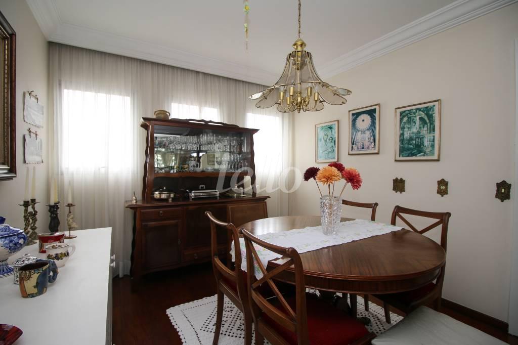 SALA TRÊS AMBIENTES de Apartamento à venda, Padrão com 198 m², 3 quartos e 3 vagas em Indianópolis - São Paulo