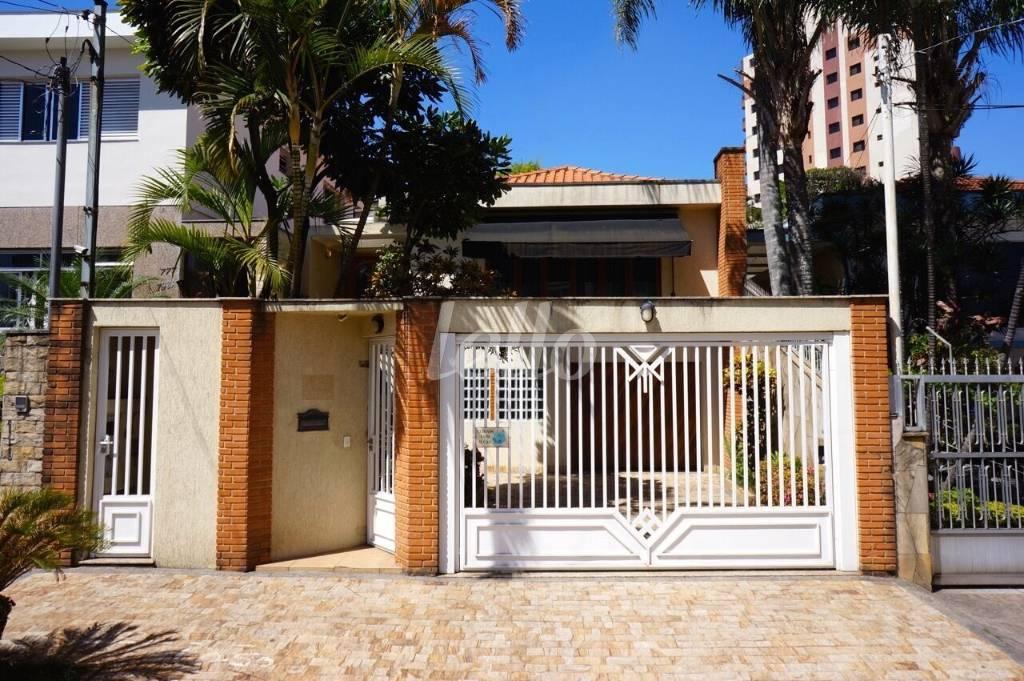 FACHADA de Casa à venda, assobradada com 330 m², 3 quartos e 4 vagas em Vila Formosa - São Paulo