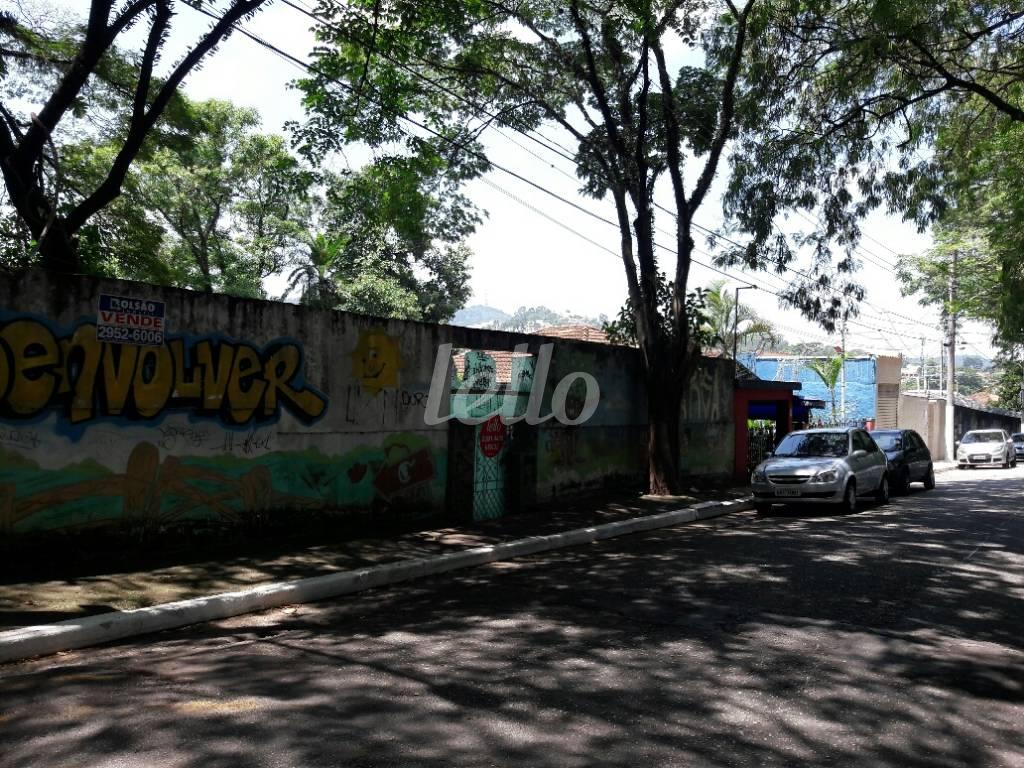 TERRENO de Área / Terreno à venda, Padrão com 1394 m², e em Tremembé - São Paulo