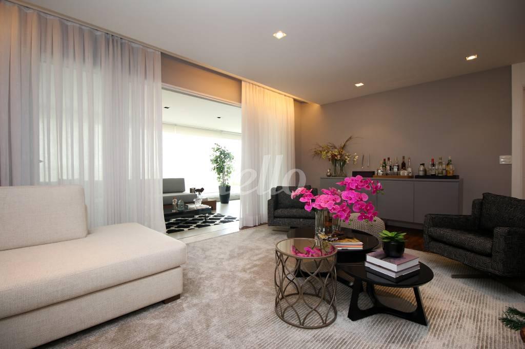 SALA DOIS AMBIENTES de Apartamento à venda, Padrão com 237 m², 4 quartos e 3 vagas em Ipiranga - São Paulo