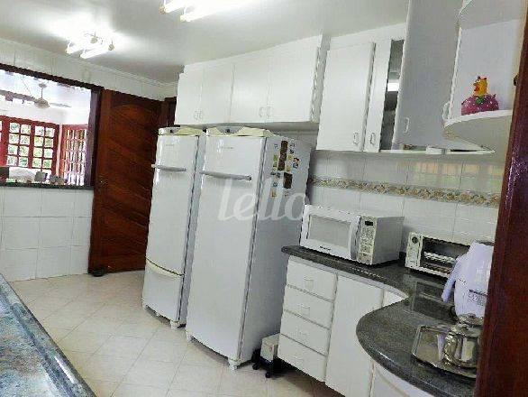 COZINHA de Casa à venda, sobrado com 366 m², 4 quartos e 4 vagas em Riviera de São Lourenço - Bertioga