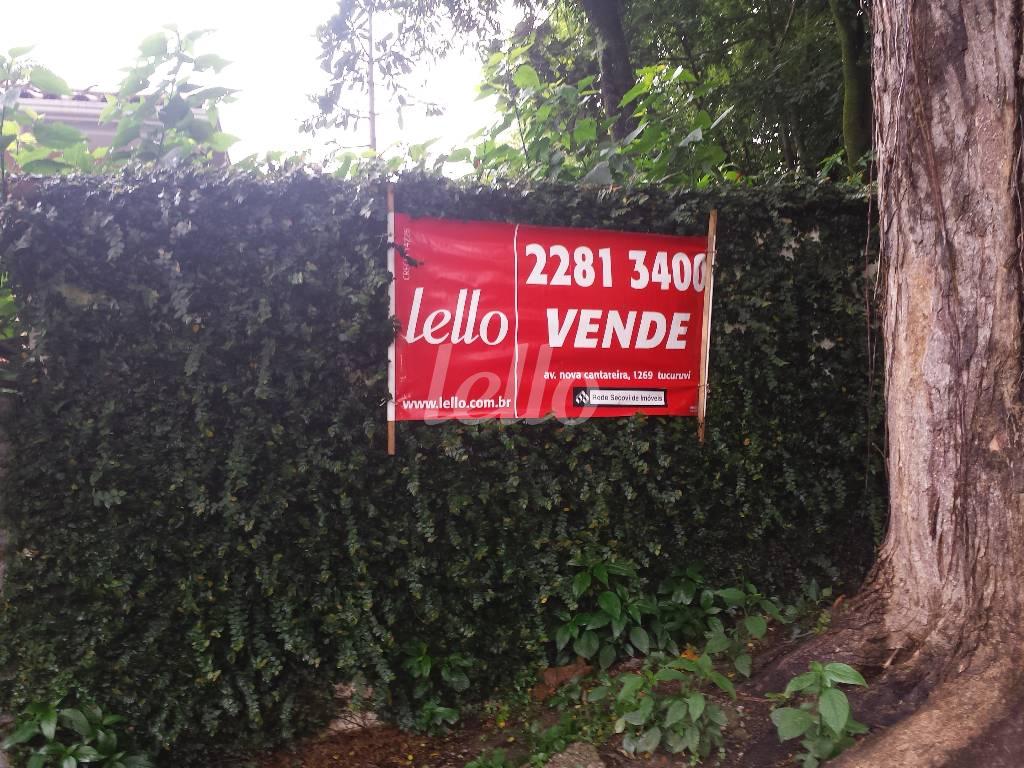 TERRENO de Área / Terreno à venda, Padrão com 341 m², e em Vila Albertina - São Paulo