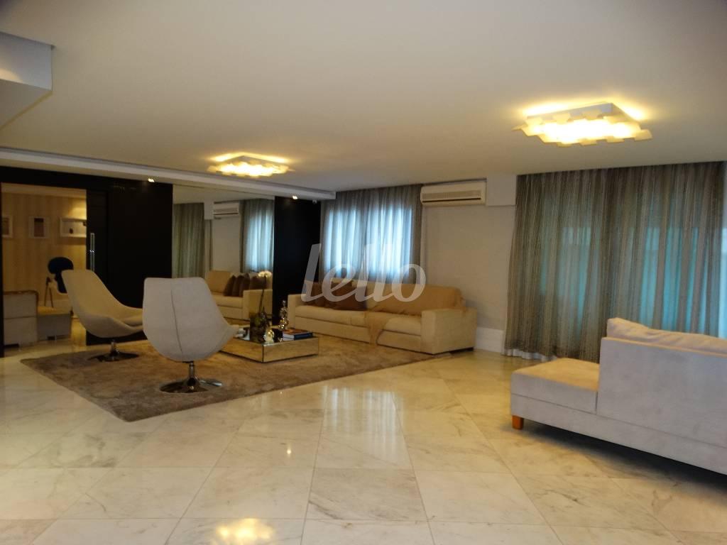 SALA de Apartamento à venda, Padrão com 375 m², 4 quartos e 5 vagas em Tatuapé - São Paulo