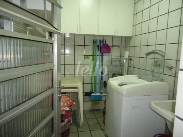AREA DE SERVIÇO de Casa à venda, sobrado com 325 m², 4 quartos e 3 vagas em Mirandopolis - São Paulo