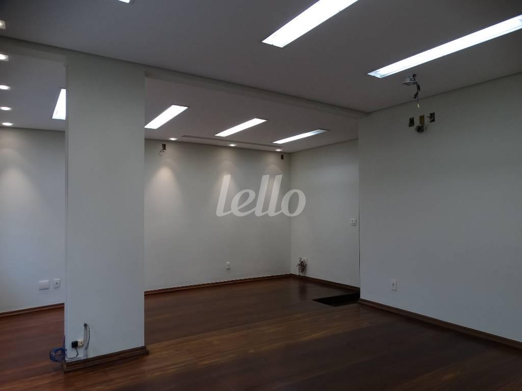 SALA de Sala / Conjunto para alugar, Padrão com 130 m², e em Jardim Paulistano - São Paulo