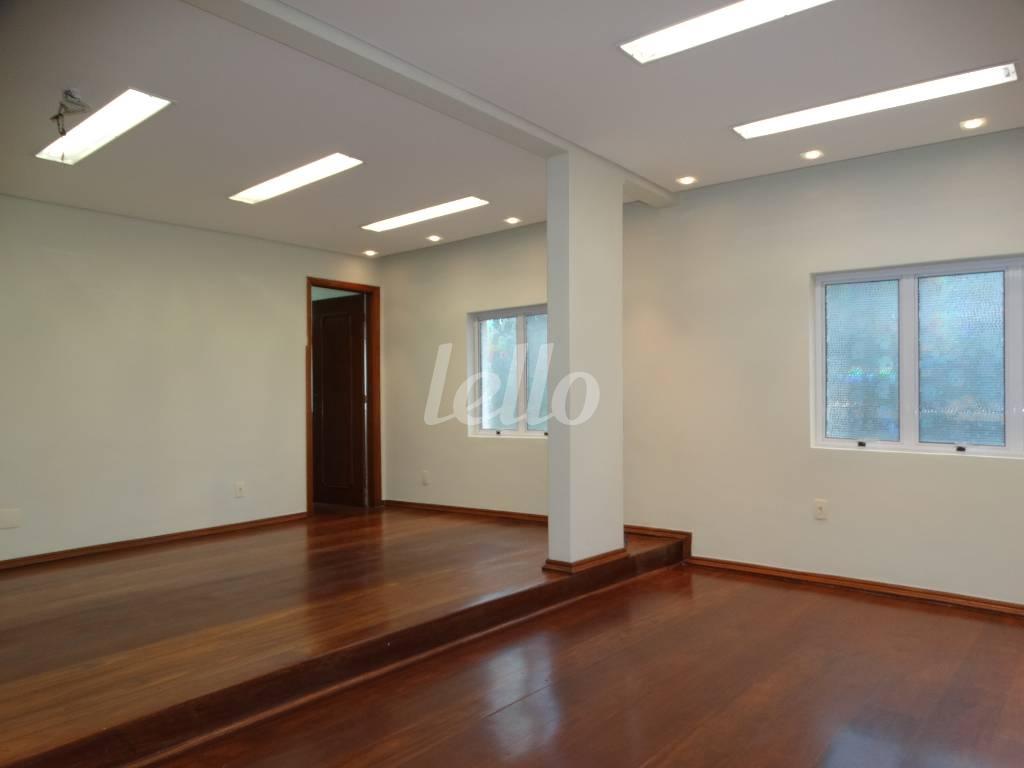 SALA de Sala / Conjunto para alugar, Padrão com 130 m², e em Jardim Paulistano - São Paulo