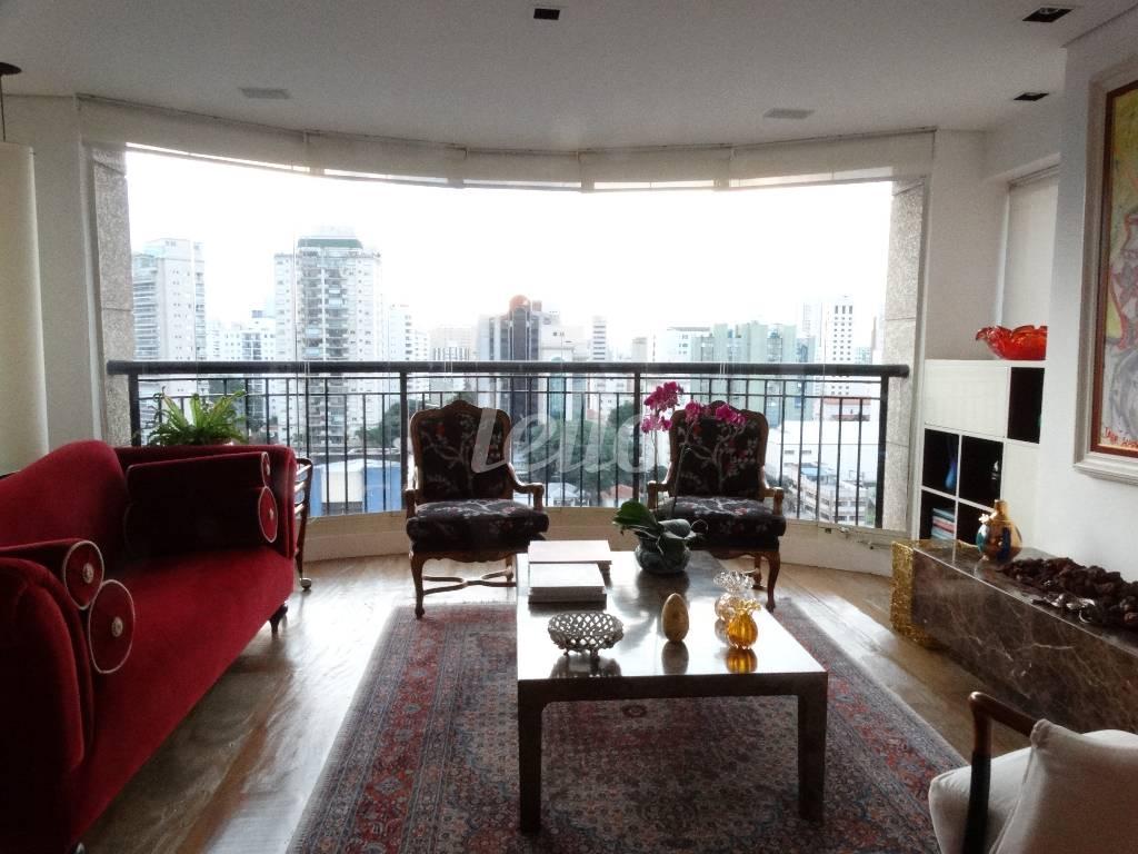 SALA DE ESTAR de Apartamento para alugar, Padrão com 240 m², 3 quartos e 4 vagas em Santa Cecília - São Paulo