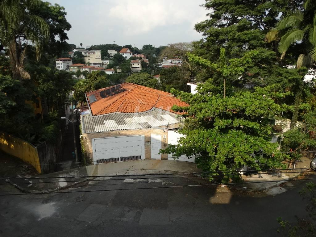 VISTA de Casa para alugar, sobrado com 450 m², 4 quartos e 5 vagas em Sumaré - São Paulo