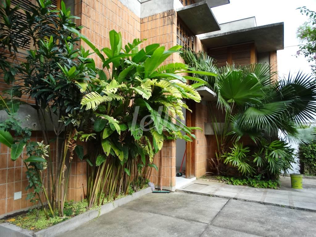 JARDIM de Casa para alugar, sobrado com 450 m², 4 quartos e 5 vagas em Sumaré - São Paulo