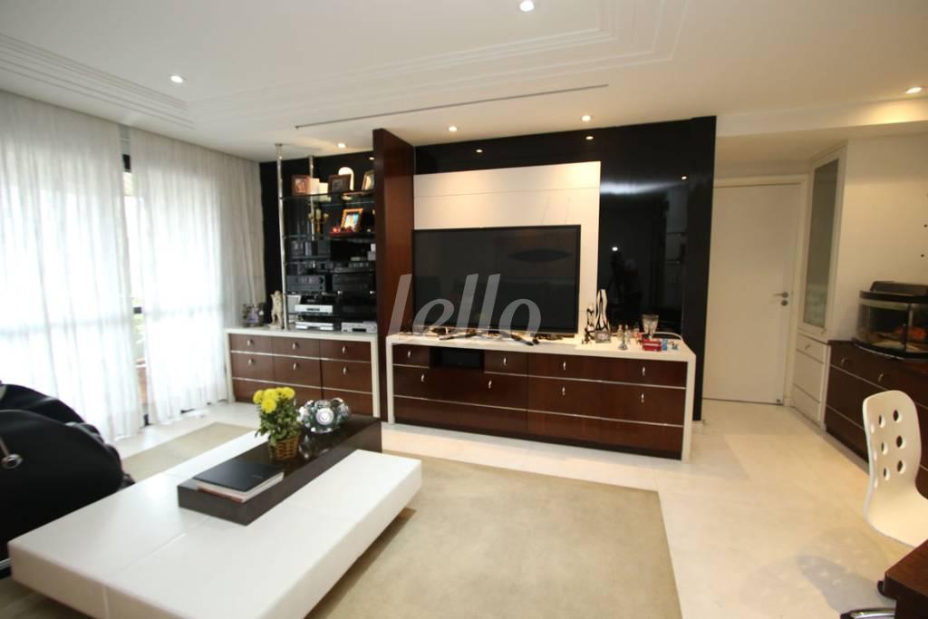 SALA DE TV de Apartamento à venda, Padrão com 550 m², 4 quartos e 5 vagas em Vila Analia Franco - São Paulo