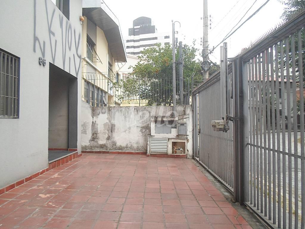 FRENTE de Casa à venda, sobrado com 170 m², 1 quarto e 5 vagas em Vila Mariana - São Paulo