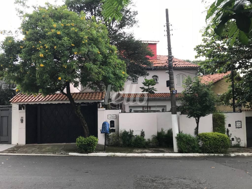 FACHADA de Casa à venda, sobrado com 279 m², 4 quartos e 4 vagas em Pacaembu - São Paulo