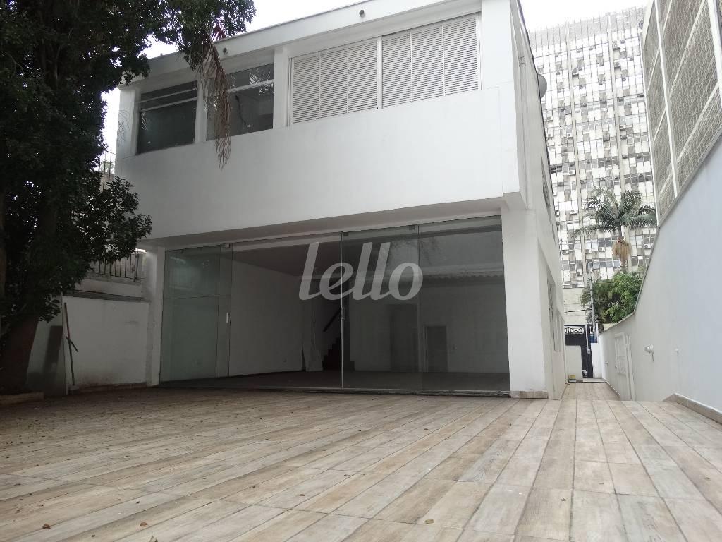 QUINTAL EXTERNO de Casa para alugar, sobrado com 290 m², 4 quartos e 3 vagas em Jardim Paulistano - São Paulo