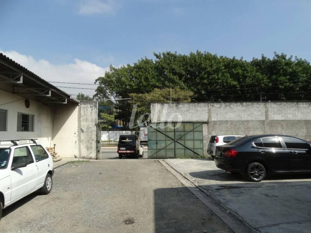 ENTRADA de Área / Terreno à venda, Padrão com 2059 m², e em Vila Independência - São Paulo