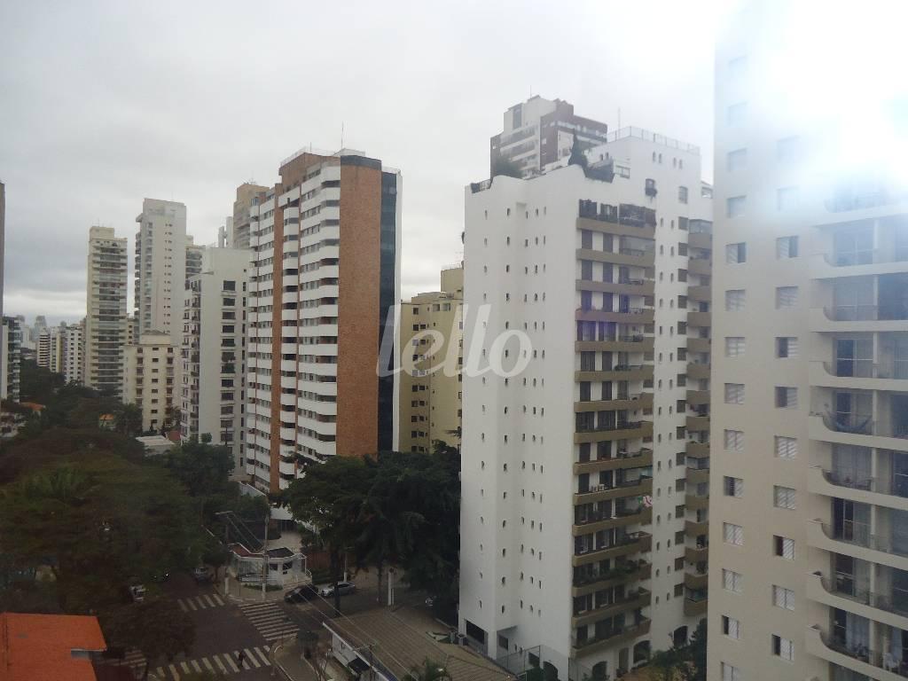 VISÃO DA SACADA de Apartamento à venda, Padrão com 210 m², 4 quartos e 4 vagas em Indianópolis - São Paulo