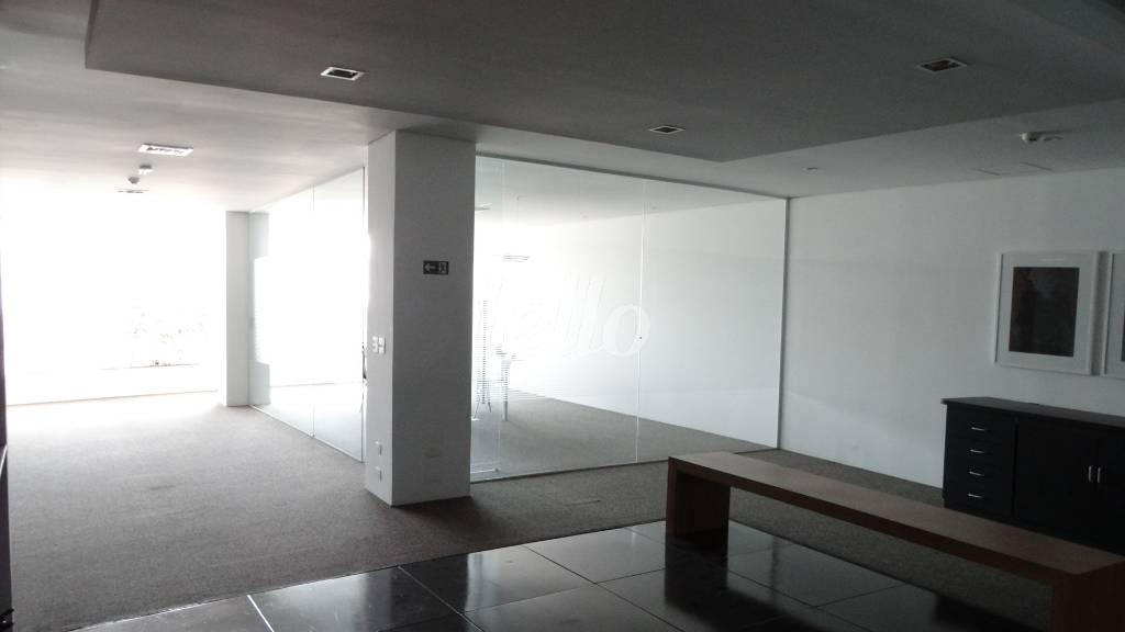 SALAO de Sala / Conjunto para alugar, Padrão com 850 m², e 8 vagas em Jardim Pereira Leite - São Paulo