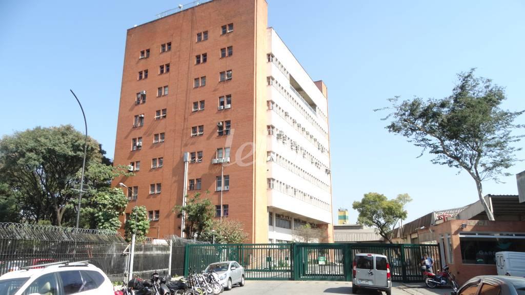 FACHADA de Sala / Conjunto para alugar, Padrão com 350 m², e 4 vagas em Jardim Pereira Leite - São Paulo