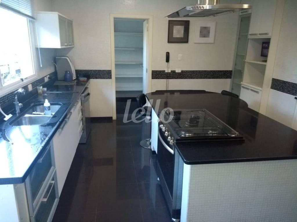 COZINHA de Casa para alugar, sobrado com 871 m², 4 quartos e 6 vagas em Cidade Jardim - São Paulo