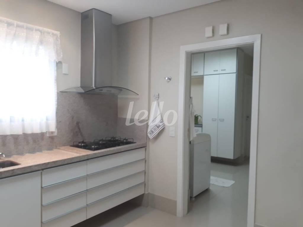 COZINHA de Apartamento à venda, Padrão com 250 m², 3 quartos e 4 vagas em Planalto Paulista - São Paulo
