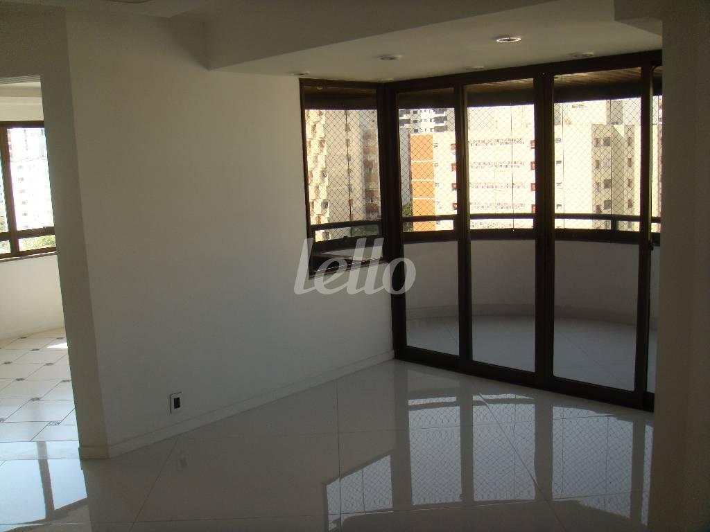 SALA de Apartamento à venda, Padrão com 230 m², 4 quartos e 3 vagas em Planalto Paulista - São Paulo