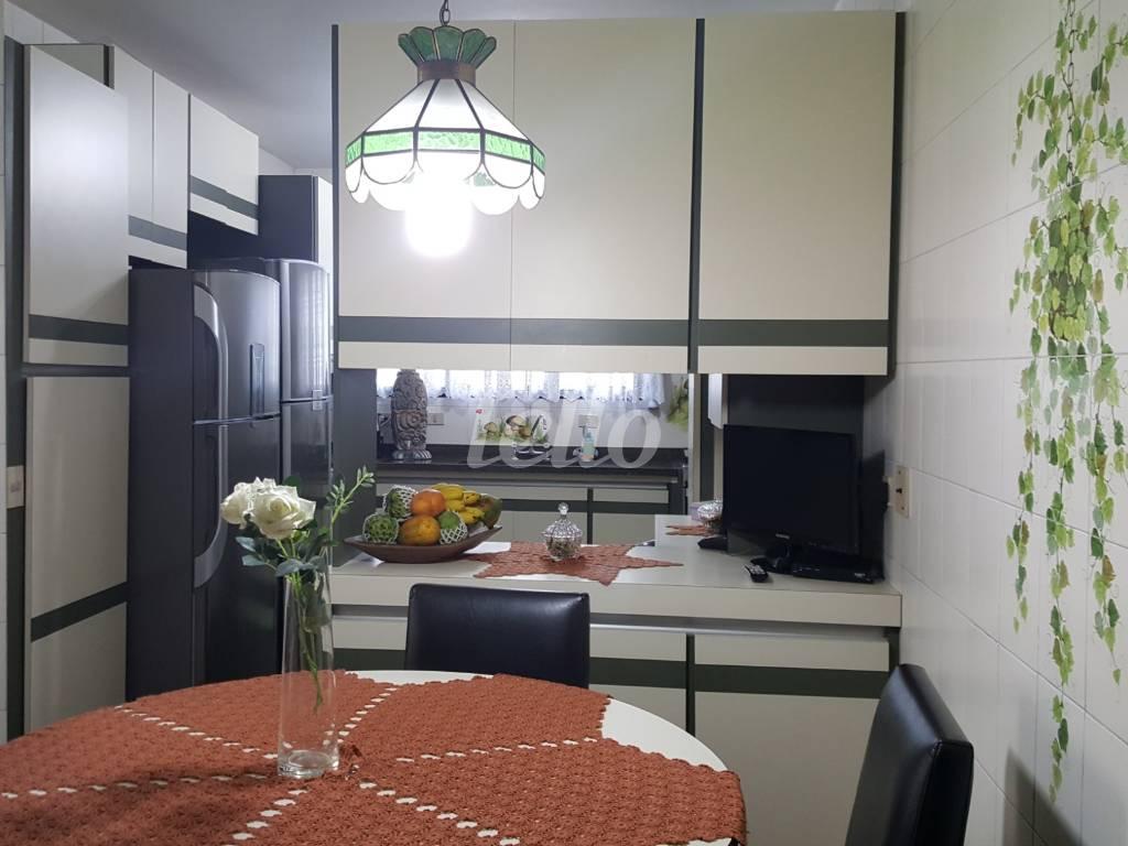 COZINHA de Apartamento à venda, Padrão com 222 m², 3 quartos e 3 vagas em Jardim Anália Franco - São Paulo