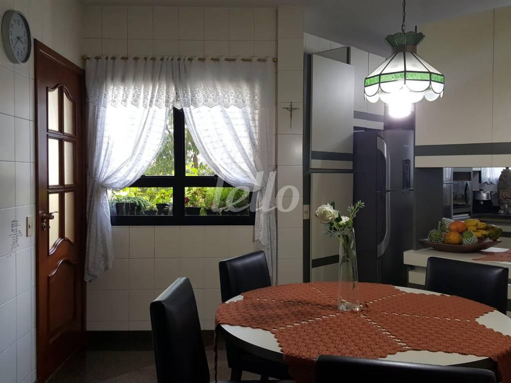 COZINHA de Apartamento à venda, Padrão com 222 m², 3 quartos e 3 vagas em Jardim Anália Franco - São Paulo