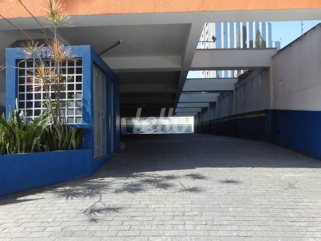 ESTACIONAMENTO TÉRREO de Prédio Comercial para alugar, Monousuário com 892 m², e 30 vagas em Pinheiros - São Paulo