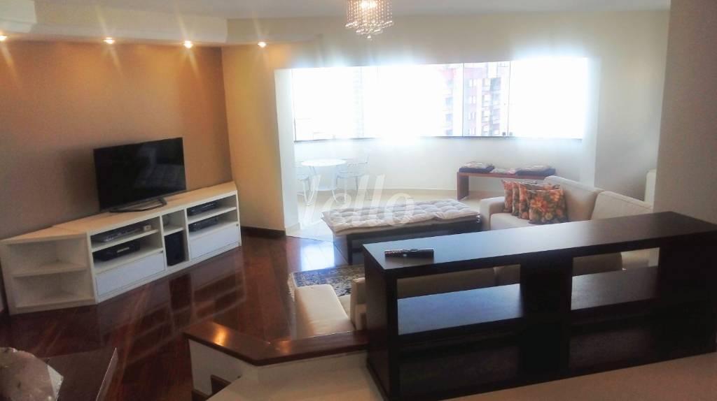 SALA COM SACADA de Apartamento à venda, Padrão com 210 m², 4 quartos e 4 vagas em Paraíso - São Paulo