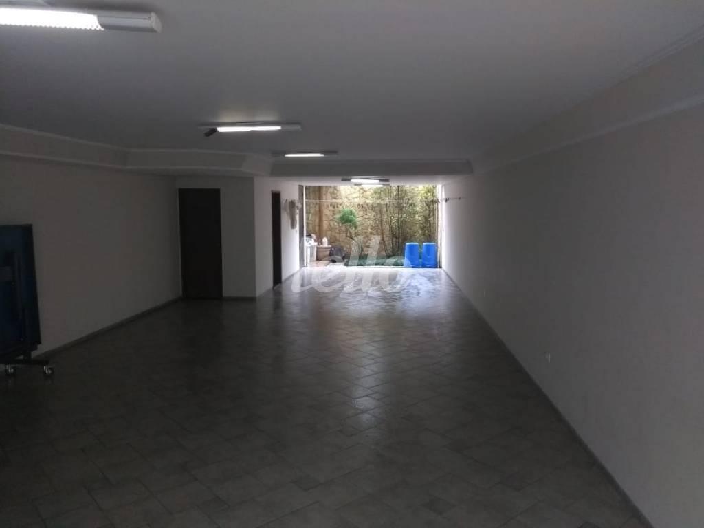 GARAGEM de Casa à venda, sobrado com 251 m², 3 quartos e 6 vagas em Sítio da Figueira - São Paulo