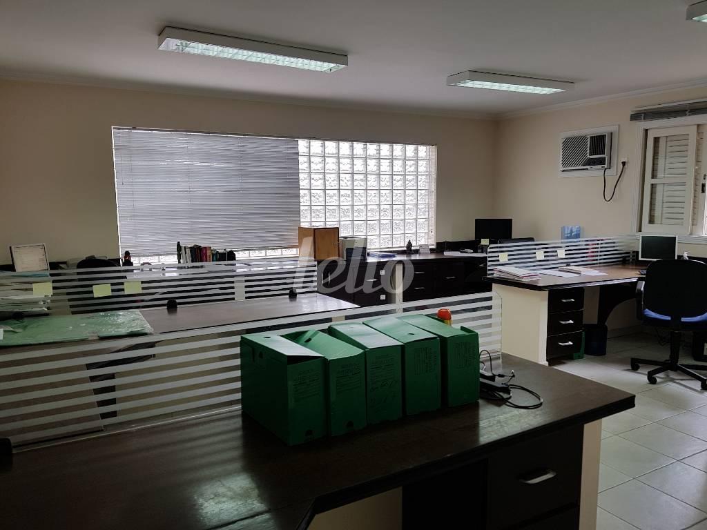 SALÃO de Casa para alugar, sobrado com 346 m², e 15 vagas em Planalto Paulista - São Paulo